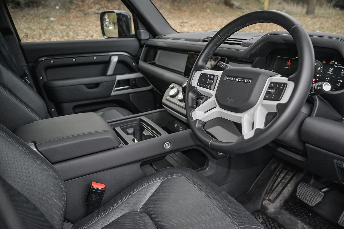 2024 Land Rover Defender 110 P400 X-Dynamic SE L663