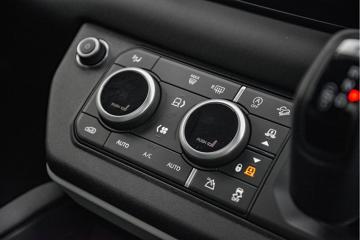 2024 Land Rover Defender 110 P400 X-Dynamic SE L663