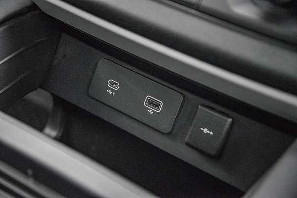 2024 Land Rover Defender 110 P400 X-Dynamic SE L663
