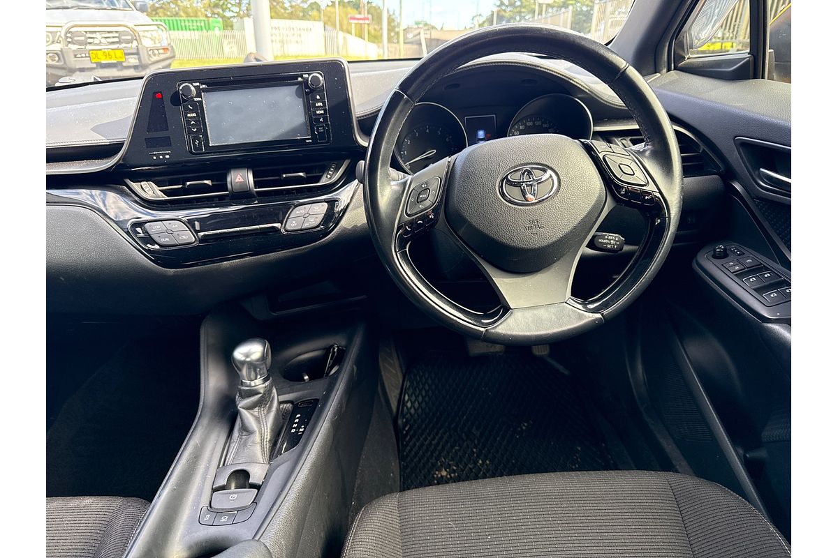2017 Toyota C-HR  NGX50R