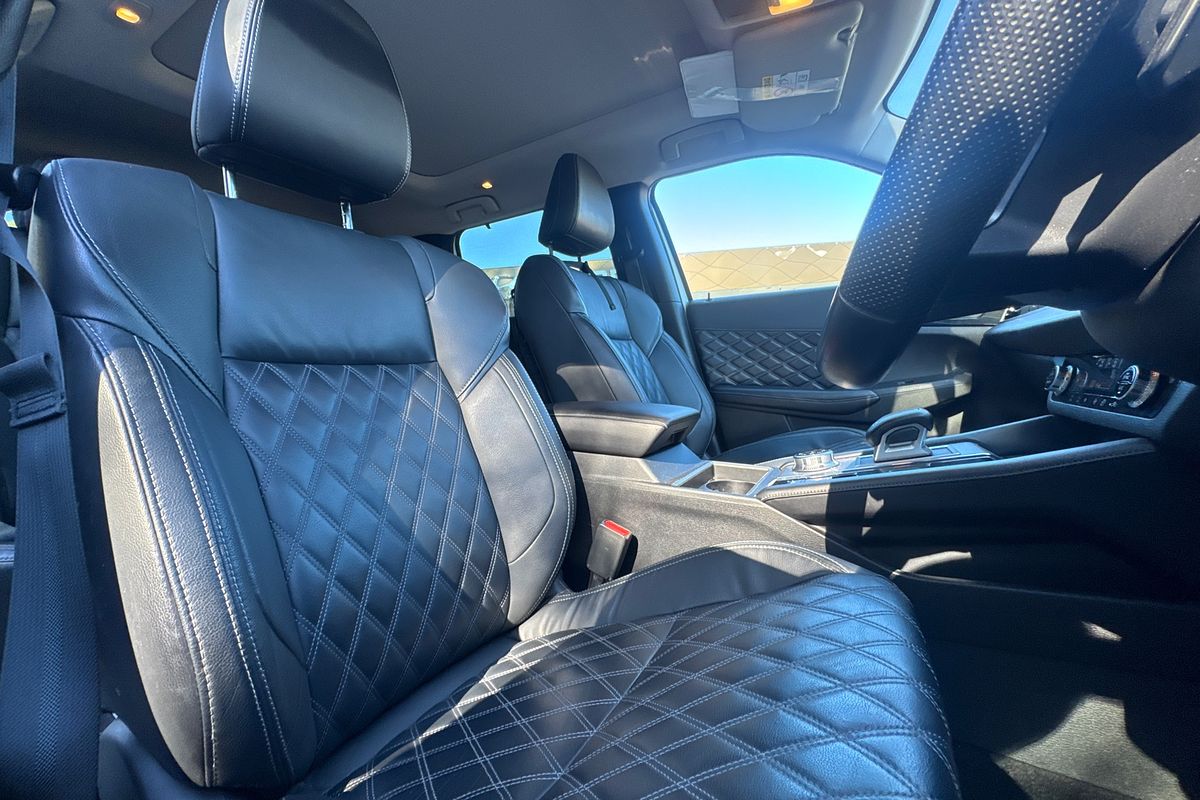 2021 Mitsubishi Outlander Exceed ZM