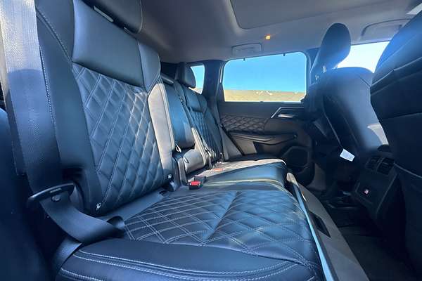 2021 Mitsubishi Outlander Exceed ZM
