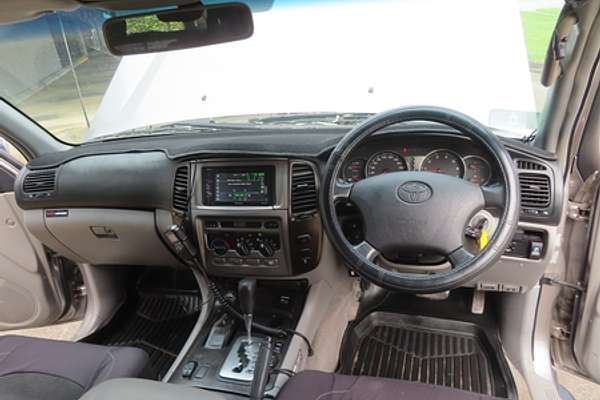 2004 Toyota Landcruiser GXL UZJ100R