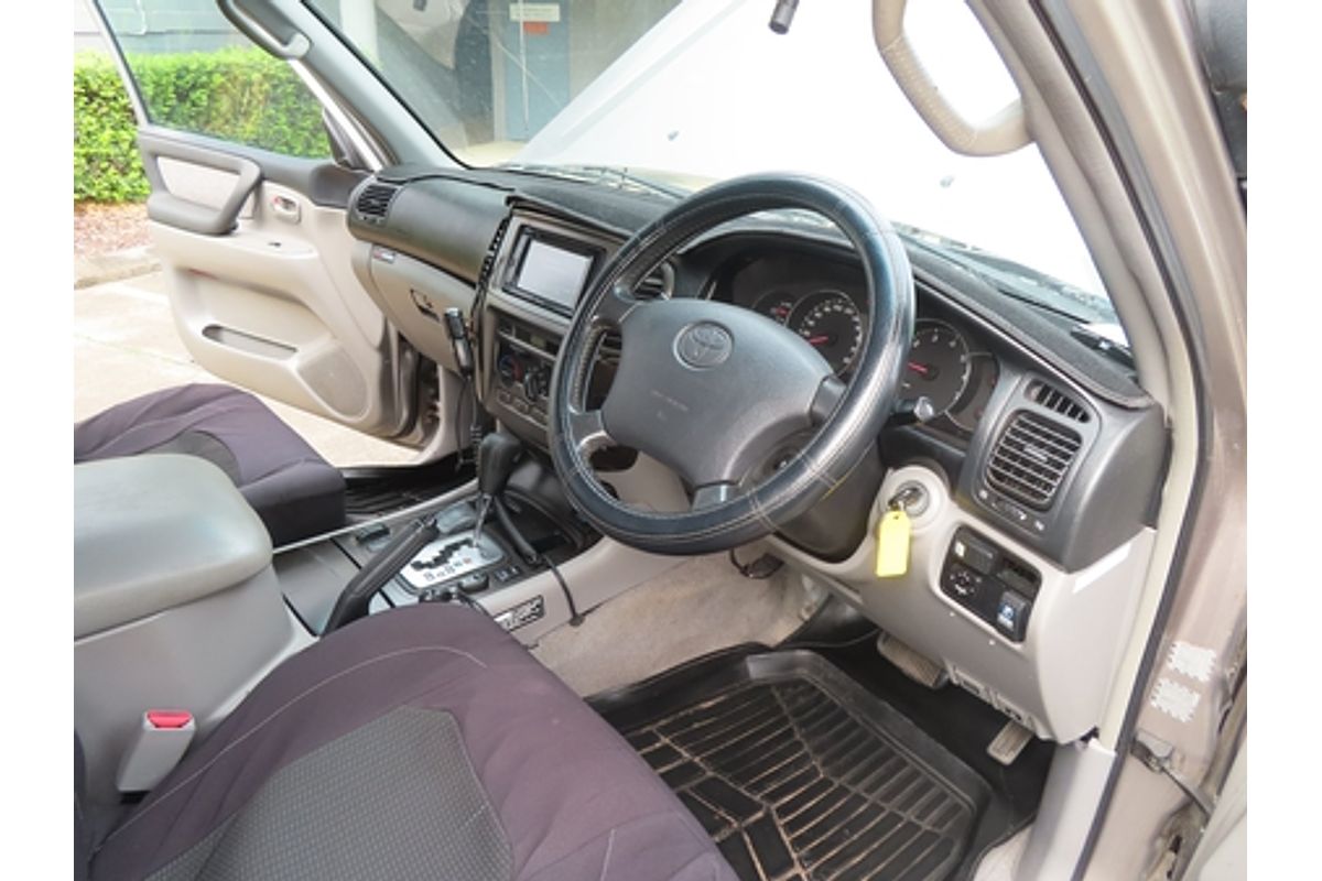 2004 Toyota Landcruiser GXL UZJ100R