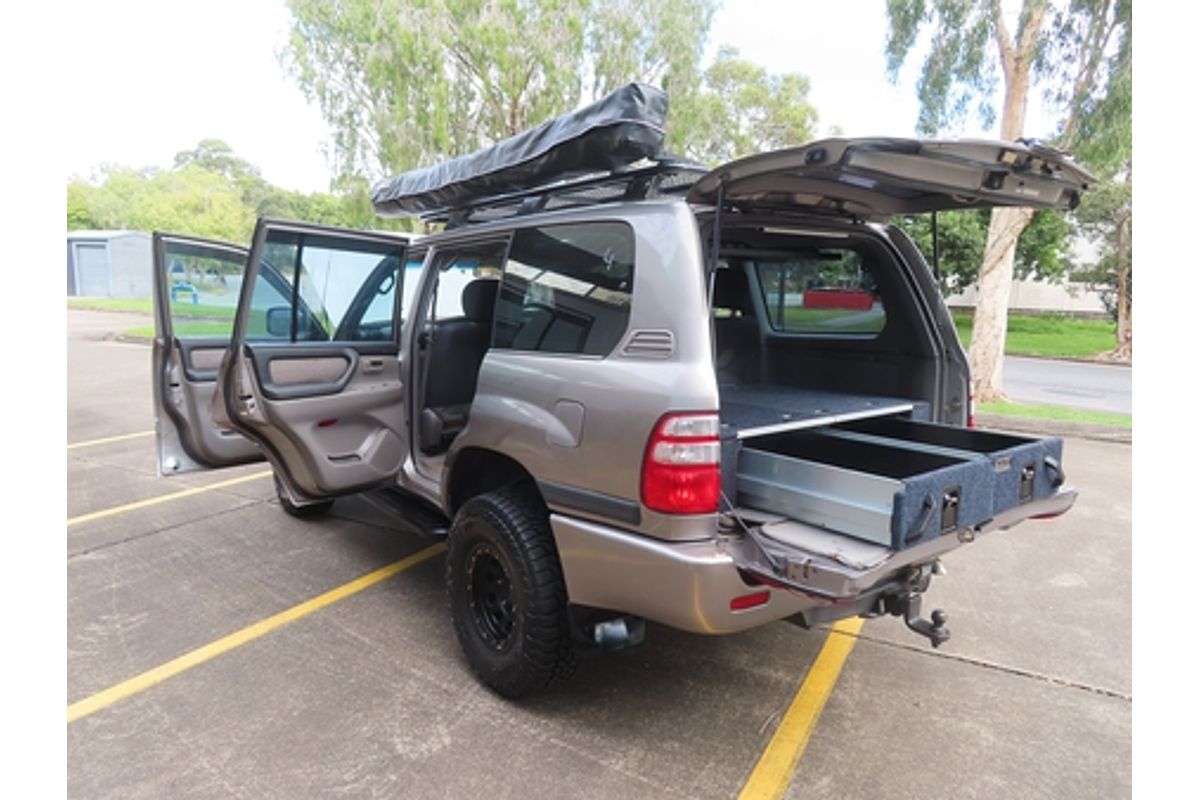 2004 Toyota Landcruiser GXL UZJ100R