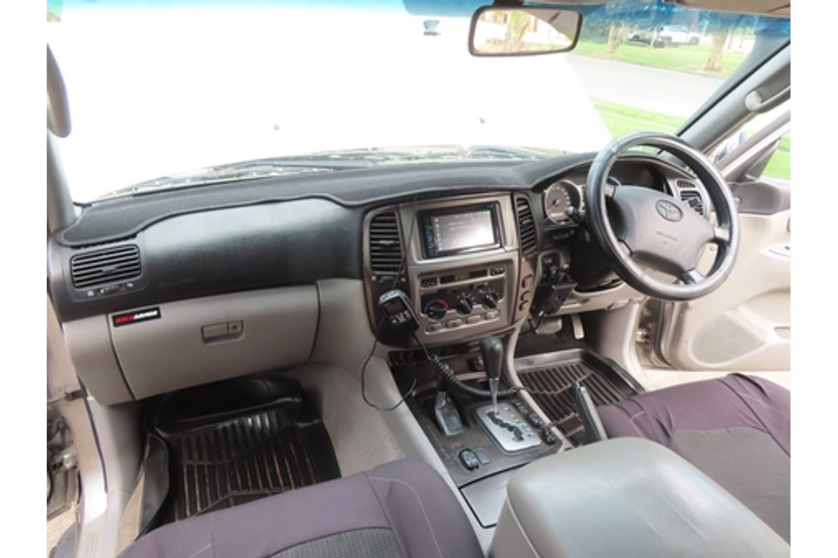 2004 Toyota Landcruiser GXL UZJ100R