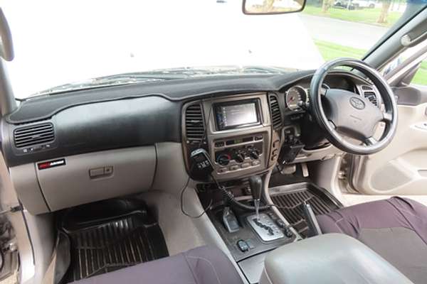2004 Toyota Landcruiser GXL UZJ100R