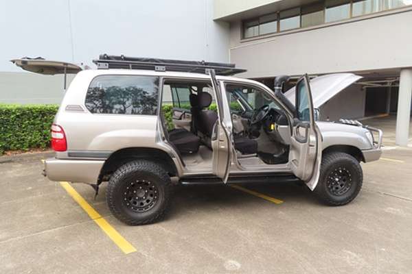 2004 Toyota Landcruiser GXL UZJ100R