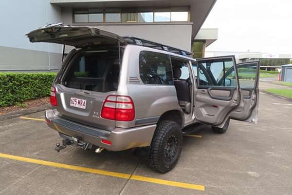 2004 Toyota Landcruiser GXL UZJ100R