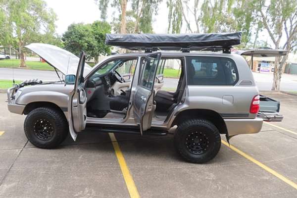 2004 Toyota Landcruiser GXL UZJ100R