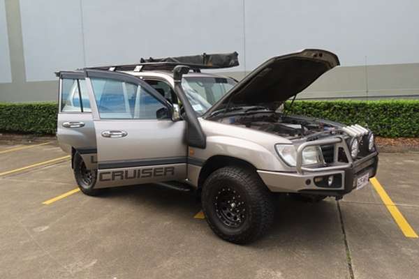 2004 Toyota Landcruiser GXL UZJ100R