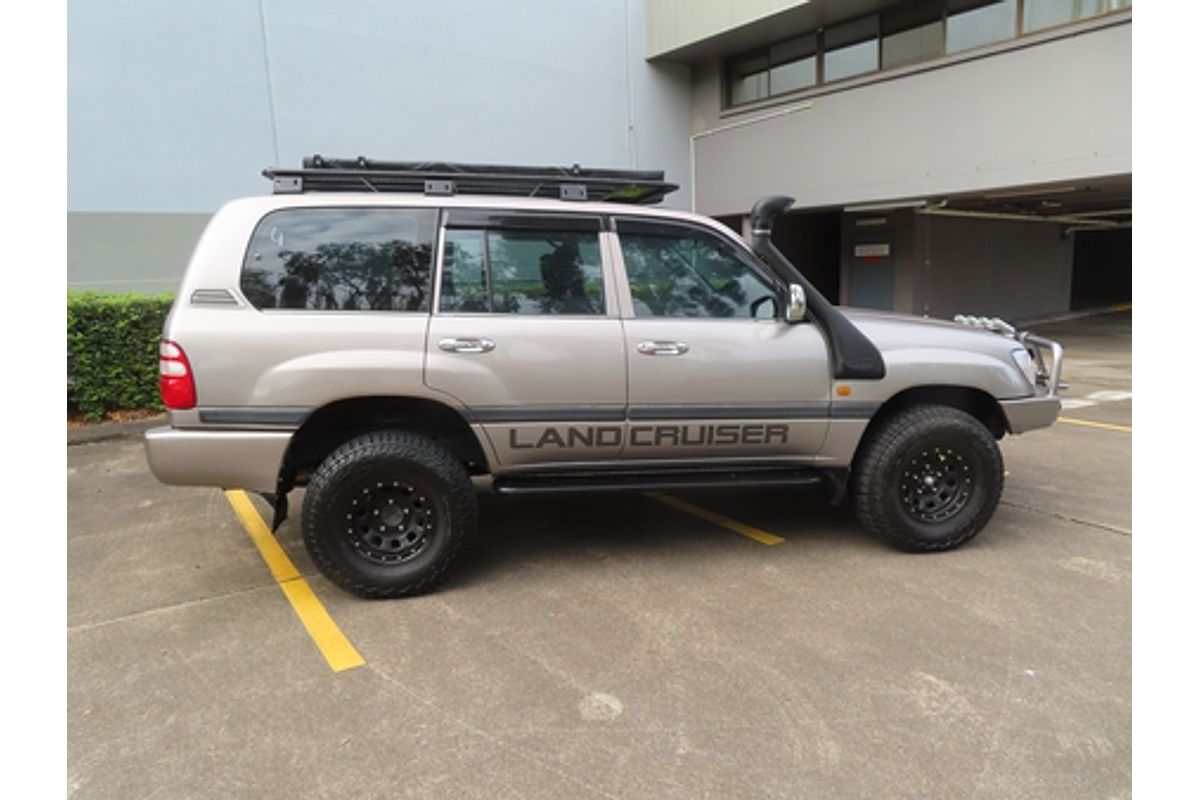 2004 Toyota Landcruiser GXL UZJ100R