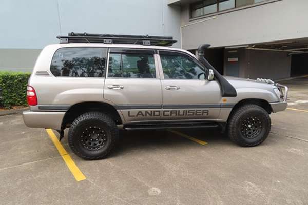 2004 Toyota Landcruiser GXL UZJ100R