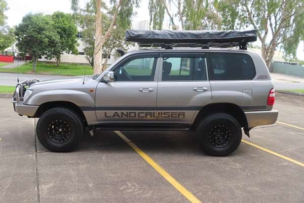 2004 Toyota Landcruiser GXL UZJ100R