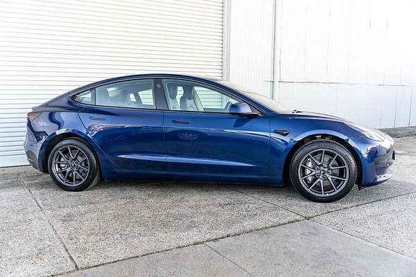 2022 Tesla Model 3 Rear-Wheel Drive