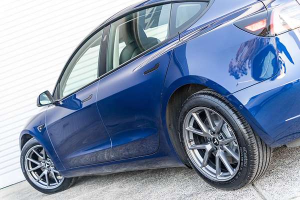 2022 Tesla Model 3 Rear-Wheel Drive