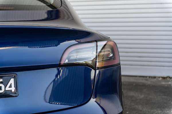 2022 Tesla Model 3 Rear-Wheel Drive