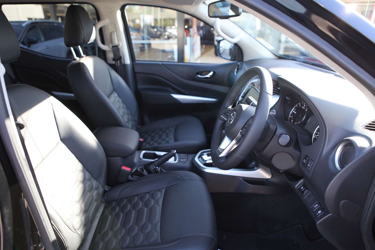 2025 Nissan Navara ST-X D23 4X4