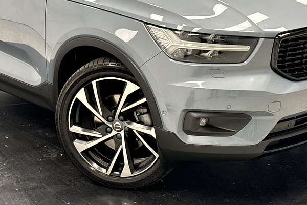 2021 Volvo XC40 T5 R-Design