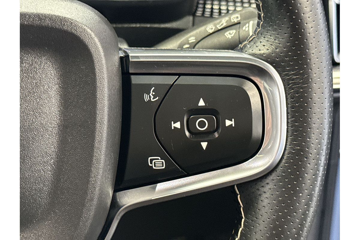2021 Volvo XC40 T5 R-Design