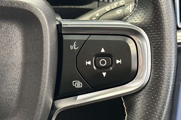 2021 Volvo XC40 T5 R-Design
