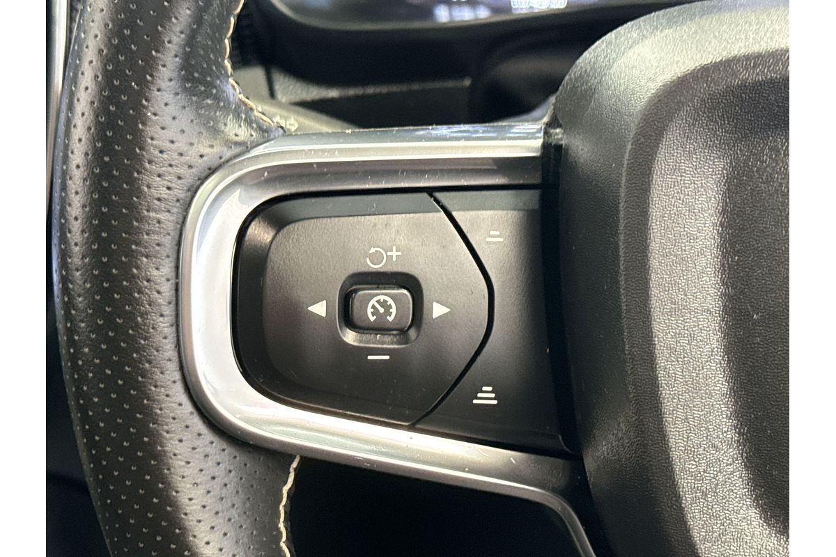 2021 Volvo XC40 T5 R-Design