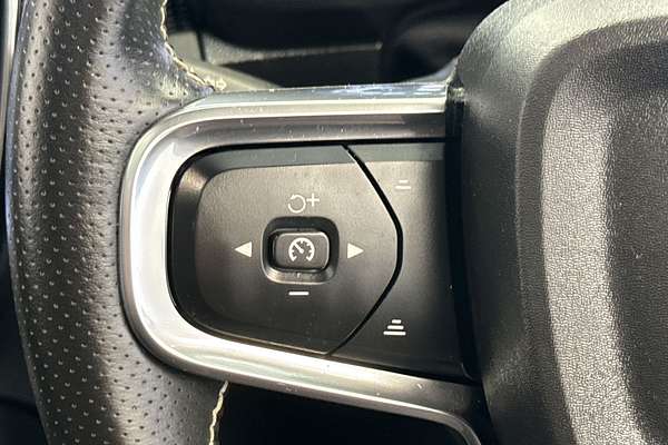 2021 Volvo XC40 T5 R-Design