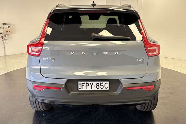 2021 Volvo XC40 T5 R-Design