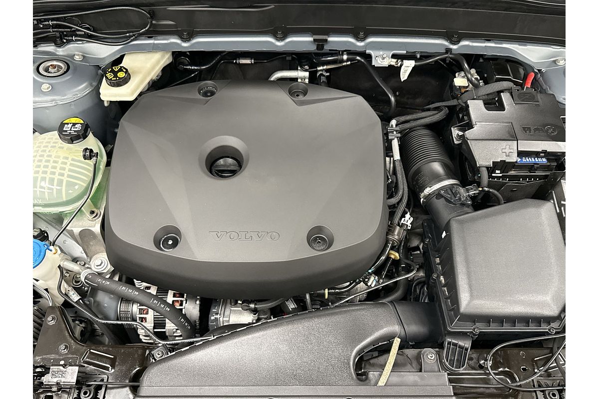 2021 Volvo XC40 T5 R-Design