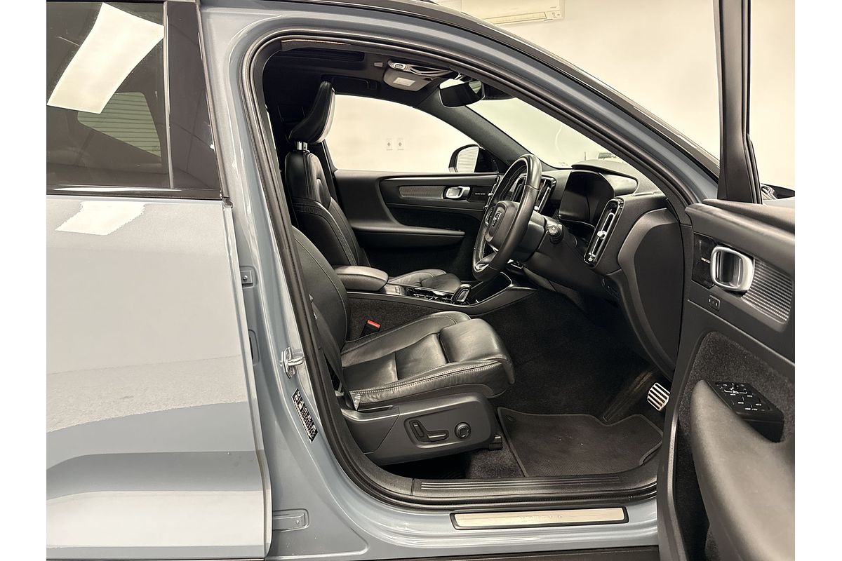 2021 Volvo XC40 T5 R-Design