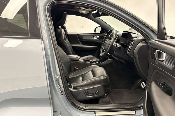 2021 Volvo XC40 T5 R-Design