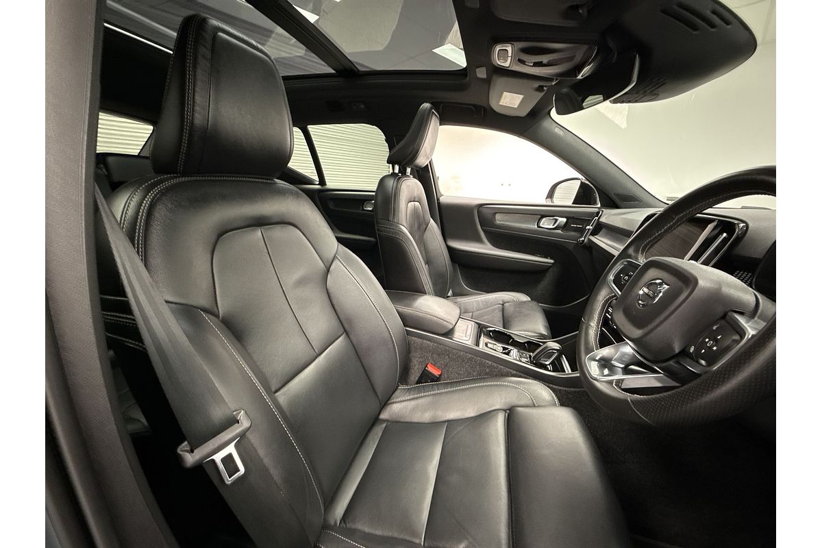 2021 Volvo XC40 T5 R-Design