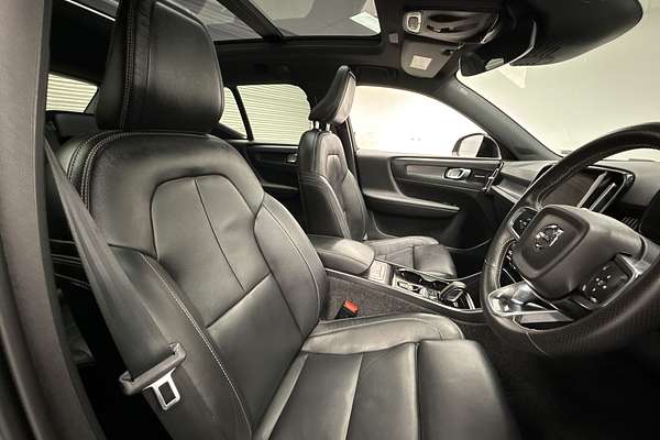 2021 Volvo XC40 T5 R-Design