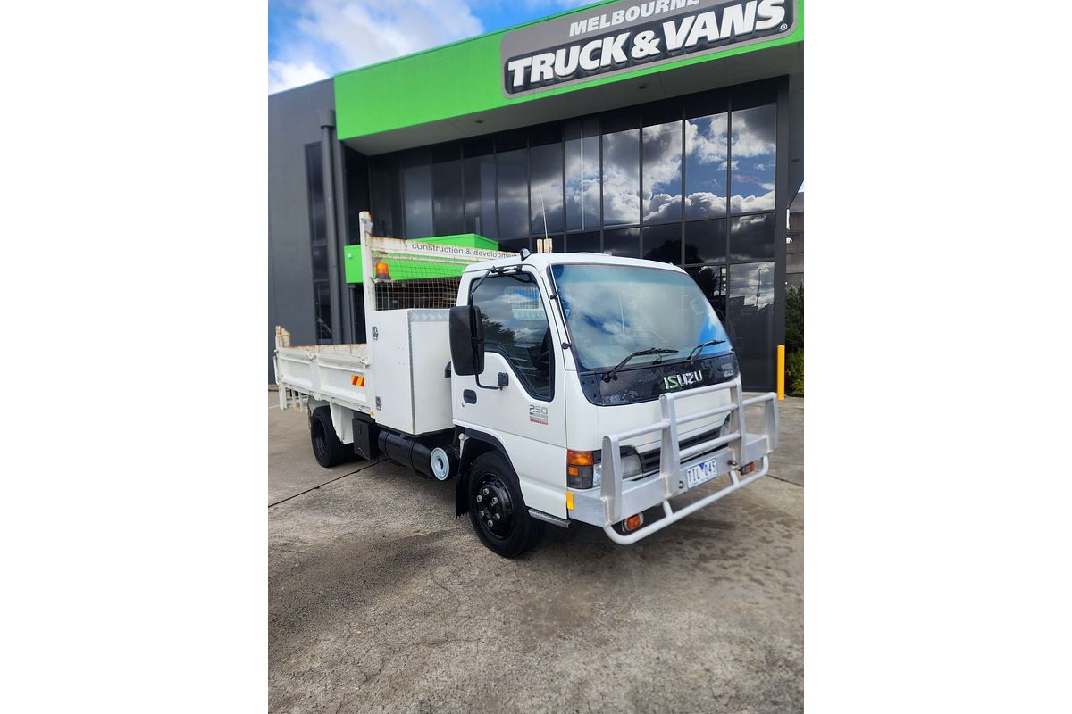 2004 Isuzu N Series NPR 250  4x2