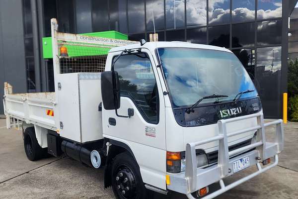 2004 Isuzu N Series NPR 250  4x2