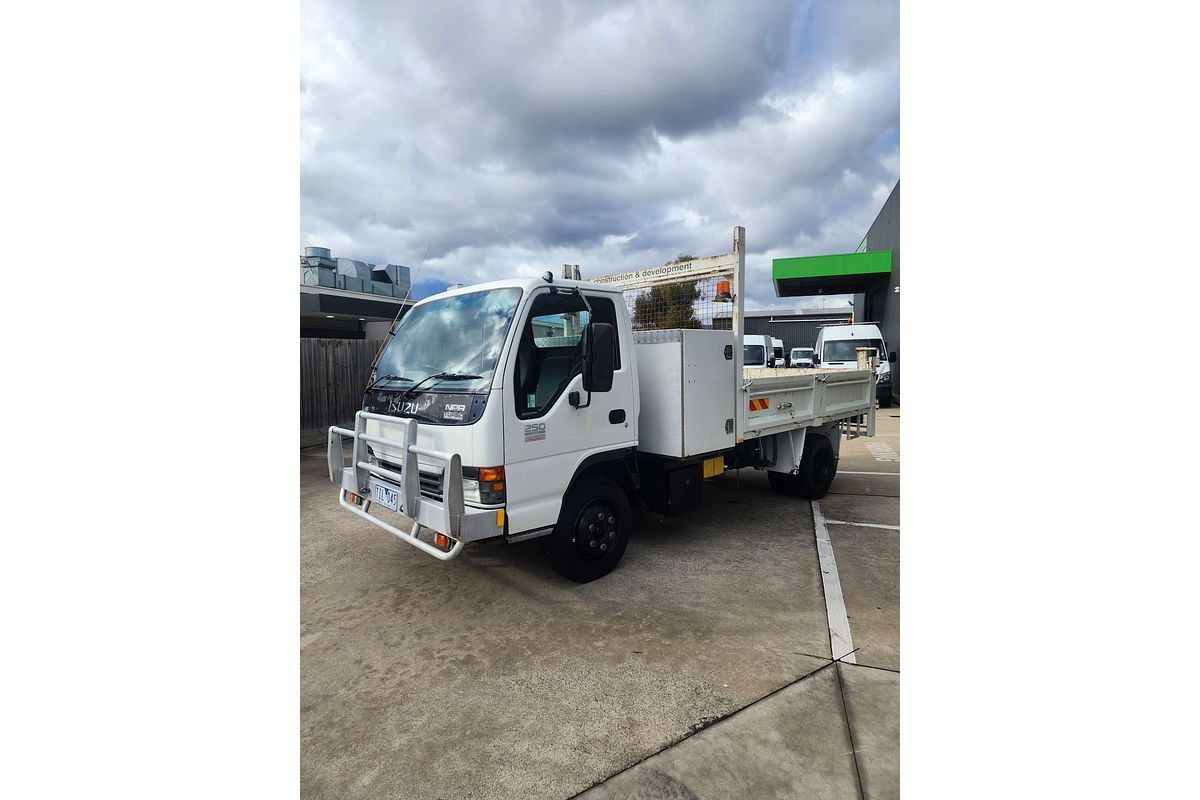 2004 Isuzu N Series NPR 250  4x2