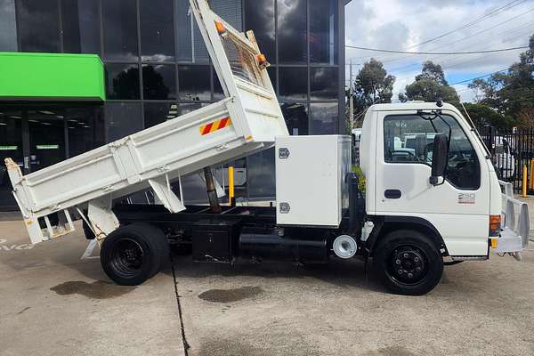 2004 Isuzu N Series NPR 250  4x2