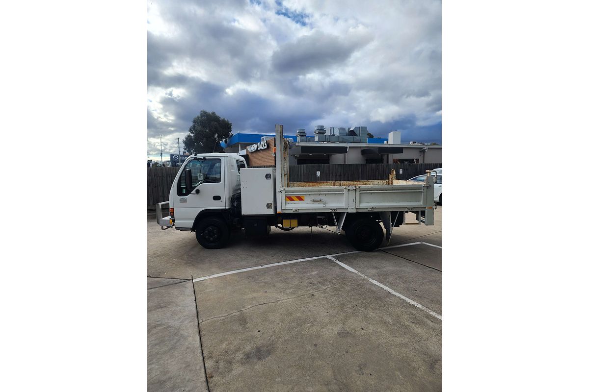 2004 Isuzu N Series NPR 250  4x2
