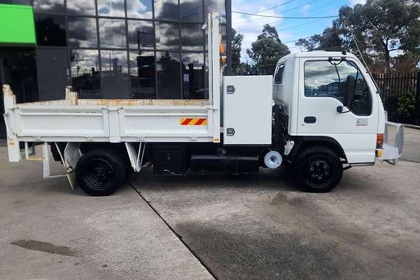 2004 Isuzu N Series NPR 250  4x2