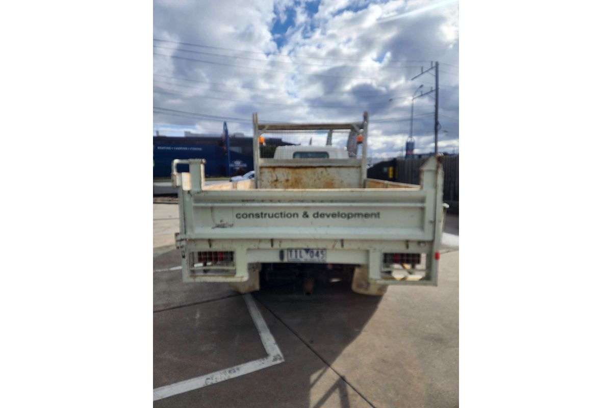 2004 Isuzu N Series NPR 250  4x2