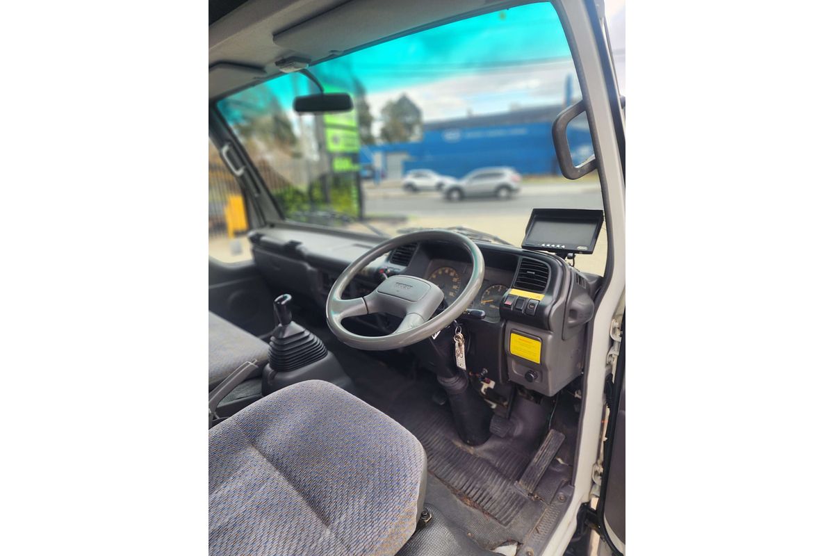 2004 Isuzu N Series NPR 250  4x2