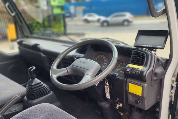 2004 Isuzu N Series NPR 250  4x2