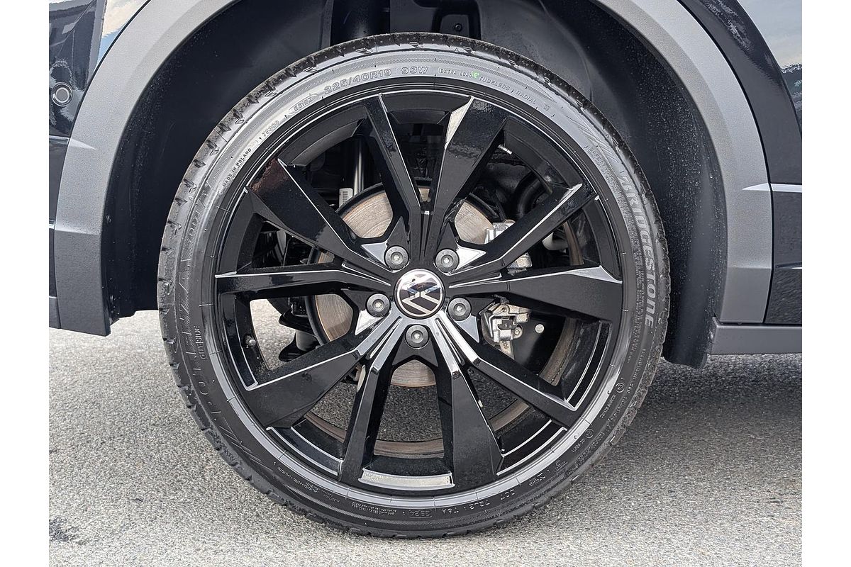 2025 Volkswagen T-Roc 140TSI R-Line D11
