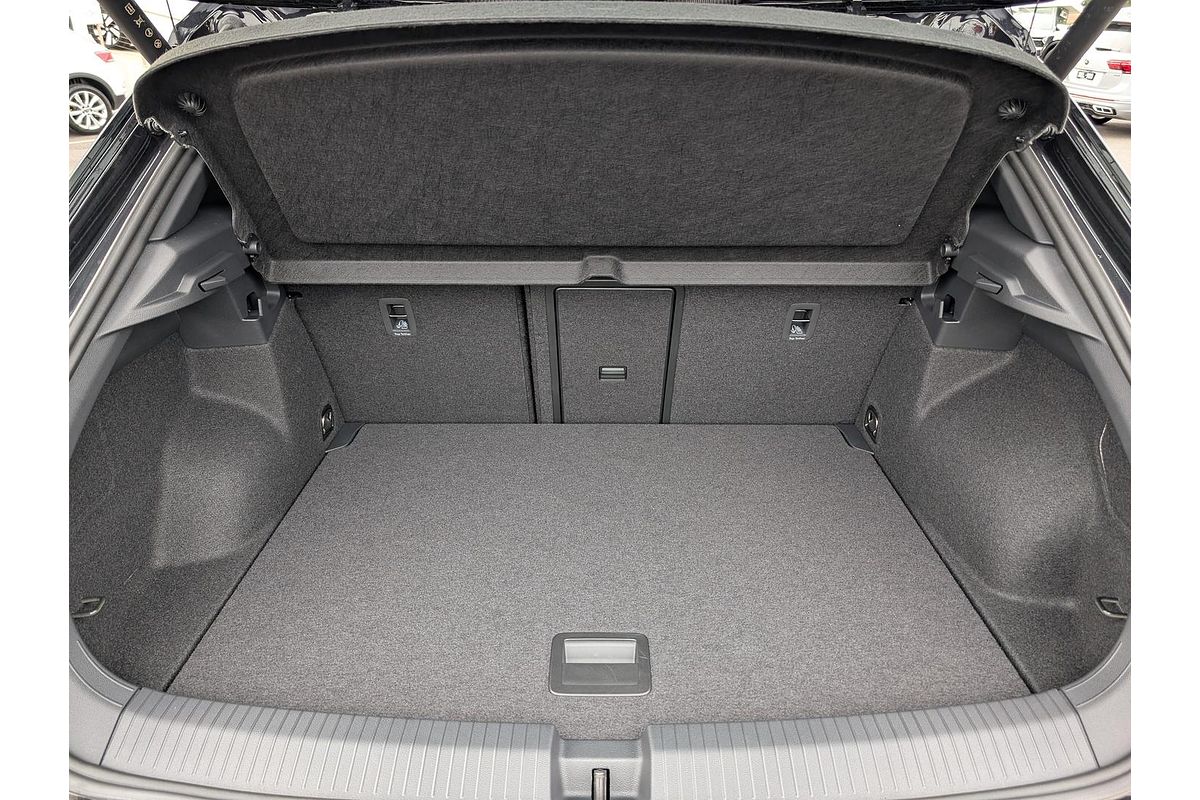 2025 Volkswagen T-Roc 140TSI R-Line D11