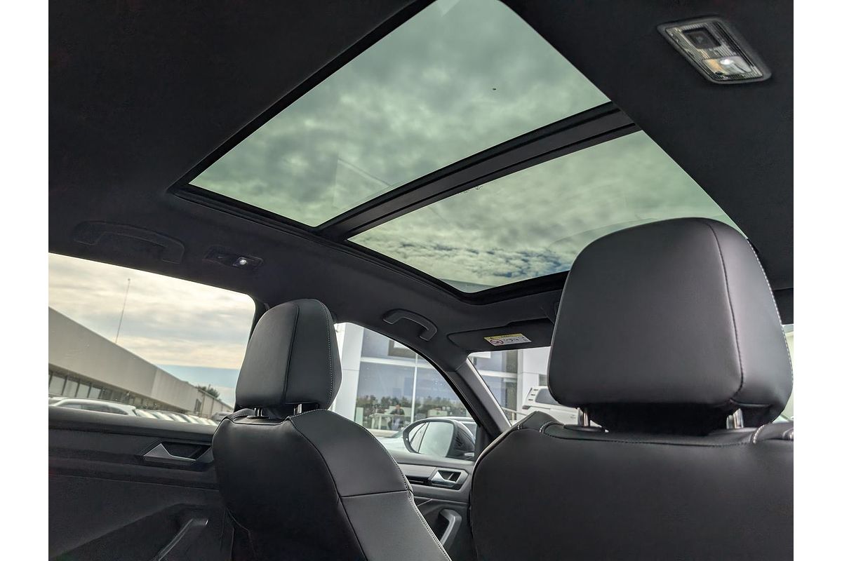 2025 Volkswagen T-Roc 140TSI R-Line D11