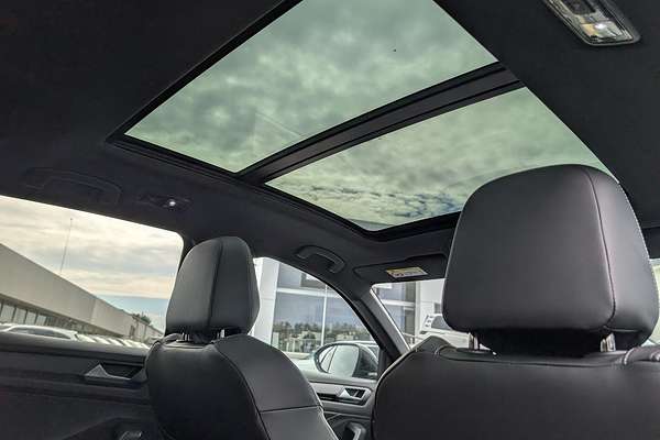 2025 Volkswagen T-Roc 140TSI R-Line D11