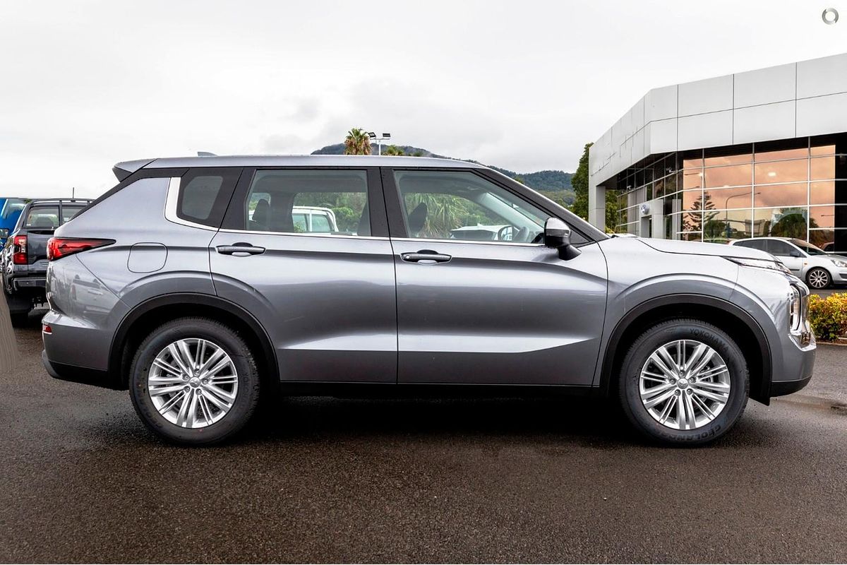 2023 Mitsubishi Outlander ES ZM