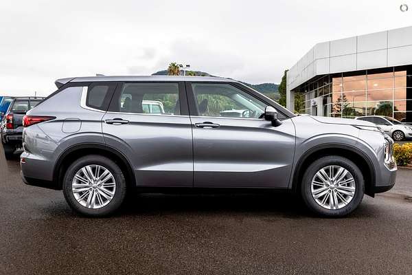 2023 Mitsubishi Outlander ES ZM