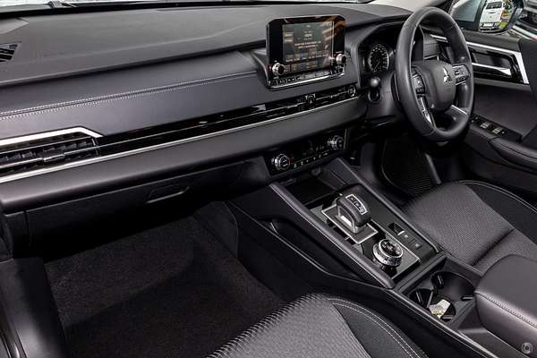 2023 Mitsubishi Outlander ES ZM
