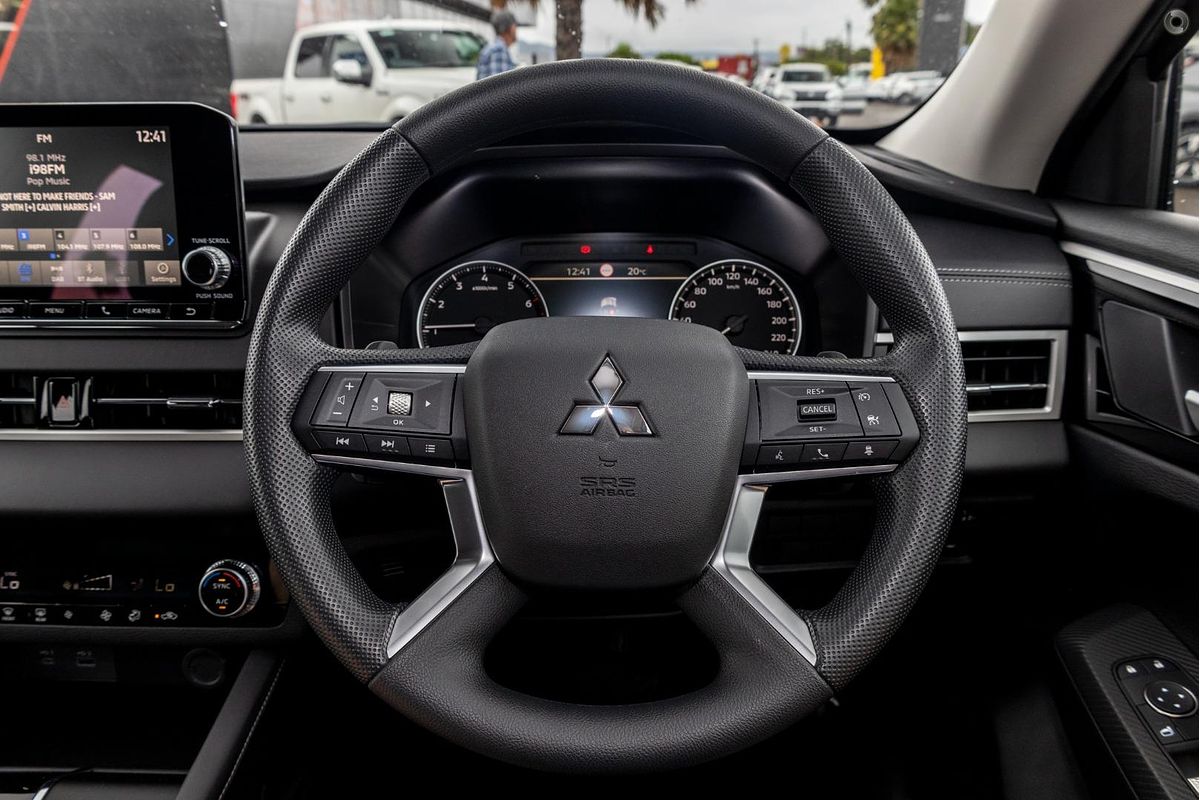 2023 Mitsubishi Outlander ES ZM